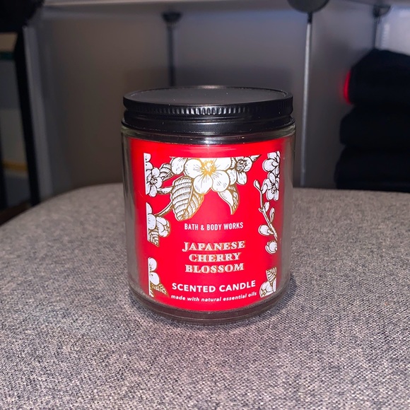 Bath & Body Works Japanese Cherry Blossom Single Wick Candle - Picture 1 of 2